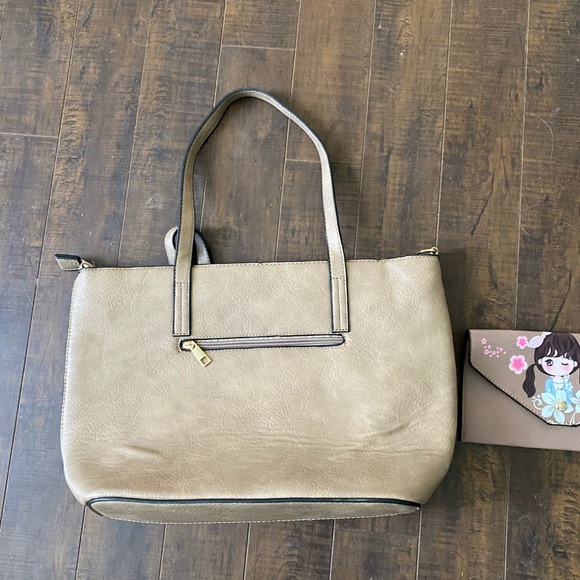 Purse with matching wristlet - Picture 6 of 9